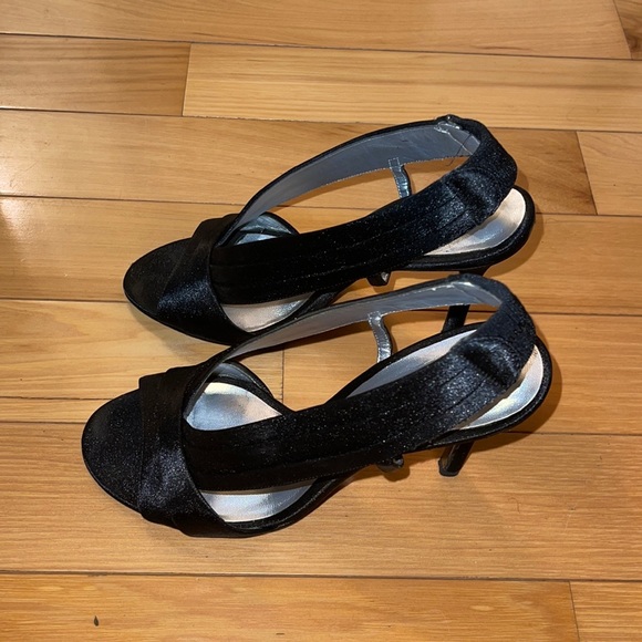 Nine West satin heels size 6.5 M. Color: black - Picture 1 of 5